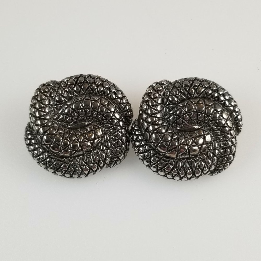 Vintage Alligator Texture Clip On Earrings - Picture 5 of 7